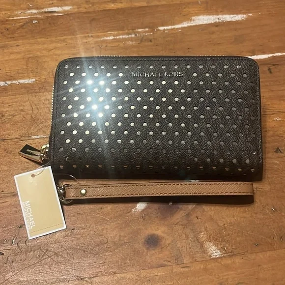 NWT Michael Kors Laser Cut Wallet /Wristlet - Picture 8 of 8